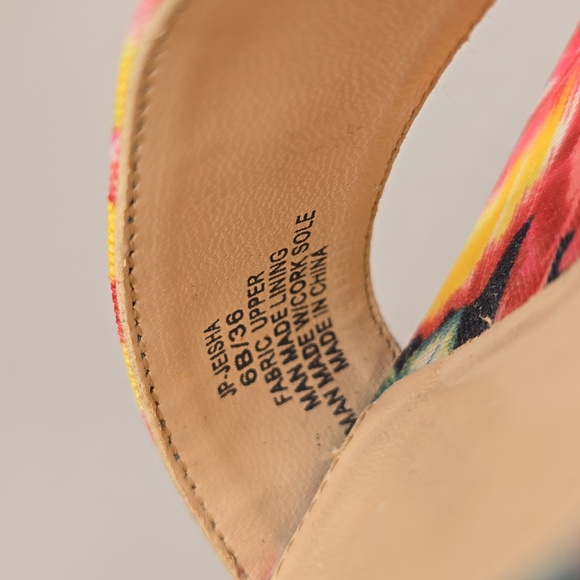 Jessica Simpson Wedge Sandal Sz 6 Cork Fabric Upper Sling Back Tropical Colorful - Picture 10 of 12